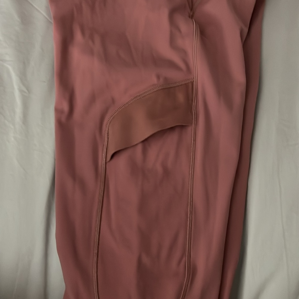 Lululemon - Picture 6 of 9